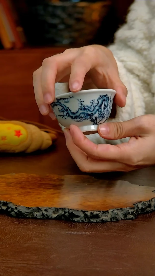 青花釉里白梅花小压手2.0