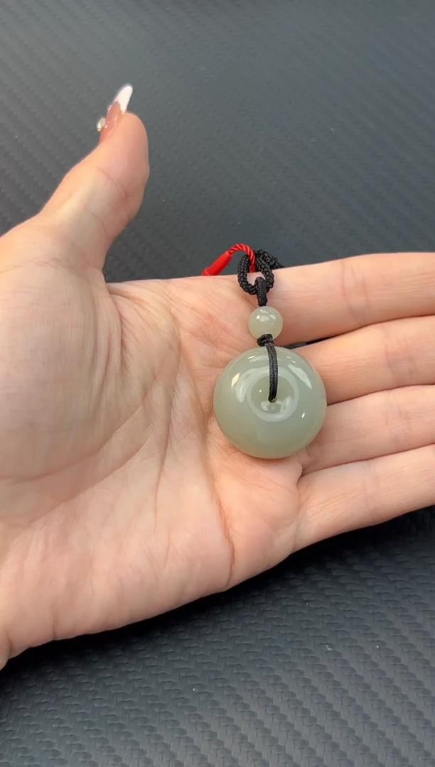 【闪购商品】和田玉吊坠(赠链)未镶嵌且末微色差近矿平安扣