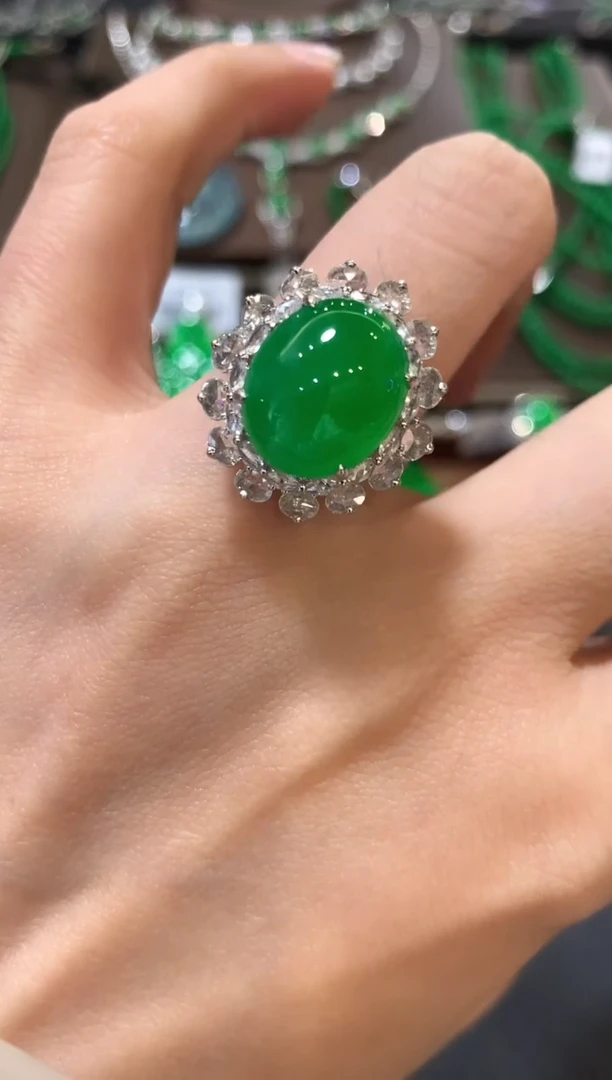 18K金镶嵌戒指翡翠天*乐m176