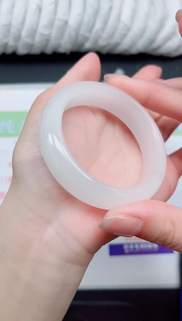 【闪购商品】石英质玉手镯未镶嵌137-49.6