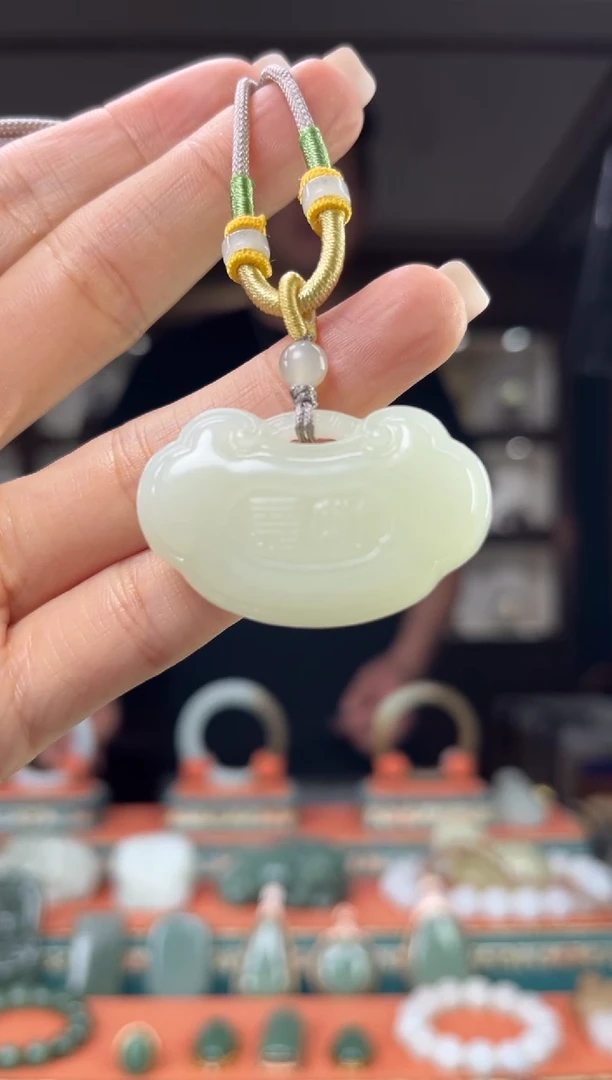 和田玉未镶嵌颈饰佩佩