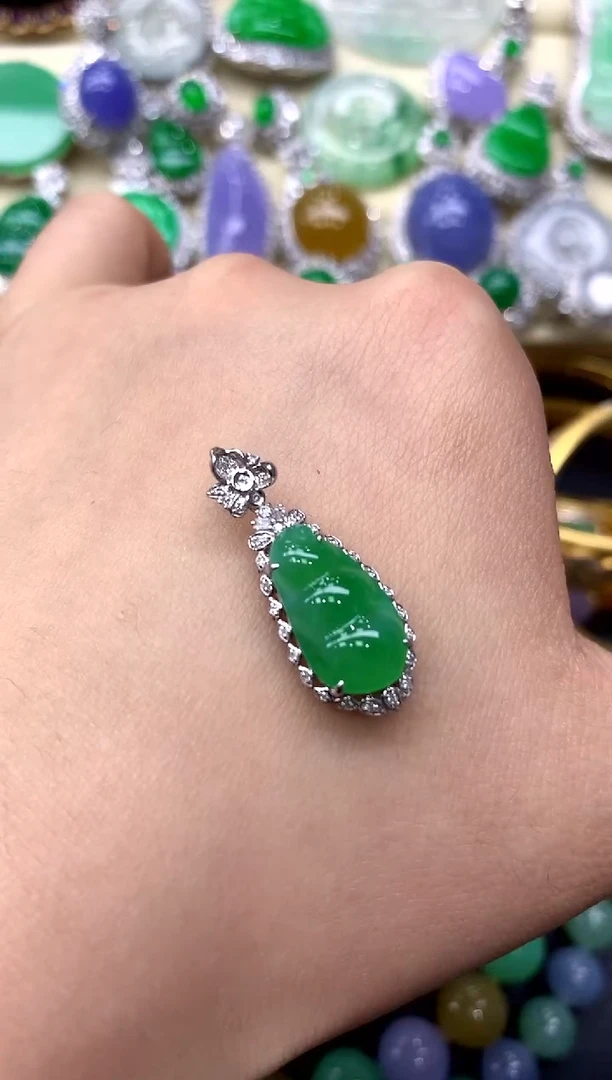 颈饰18K金镶嵌翡翠260-中国好珍宝