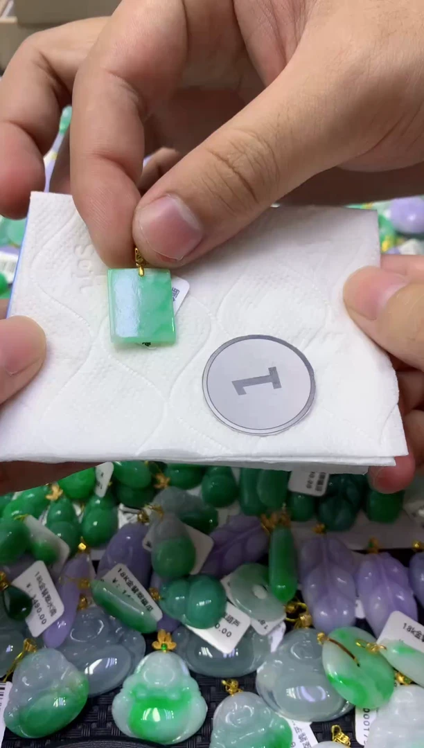 颈饰未镶嵌翡翠天然缅甸翡翠A货