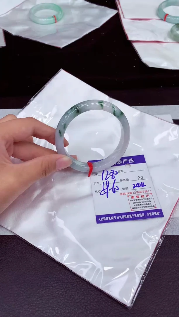 未镶嵌手镯翡翠1