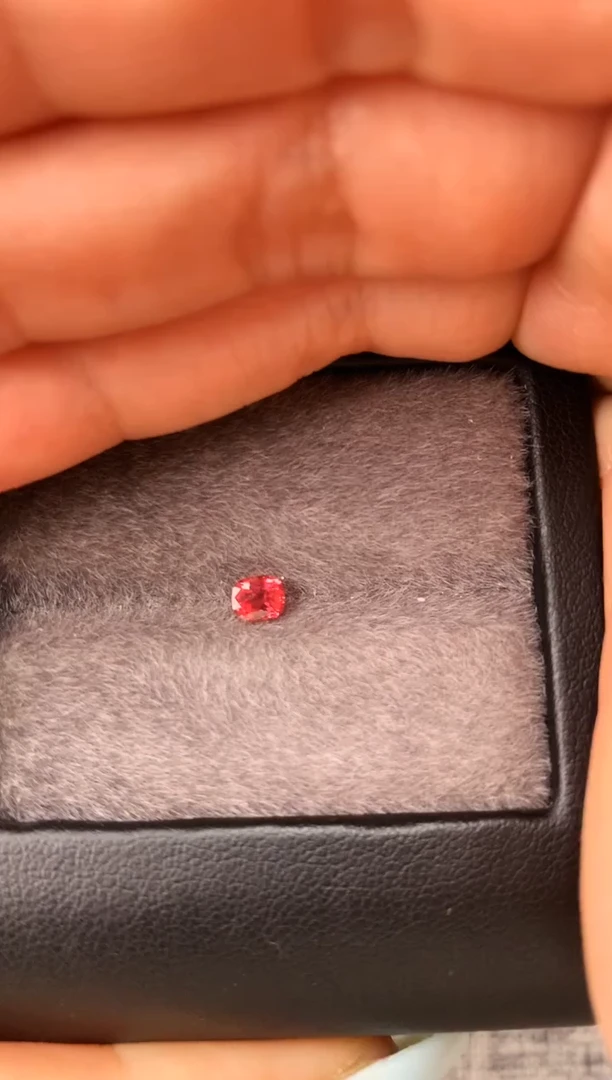 未镶嵌裸石定制尖晶石枕型 莲花色调 0.41ct