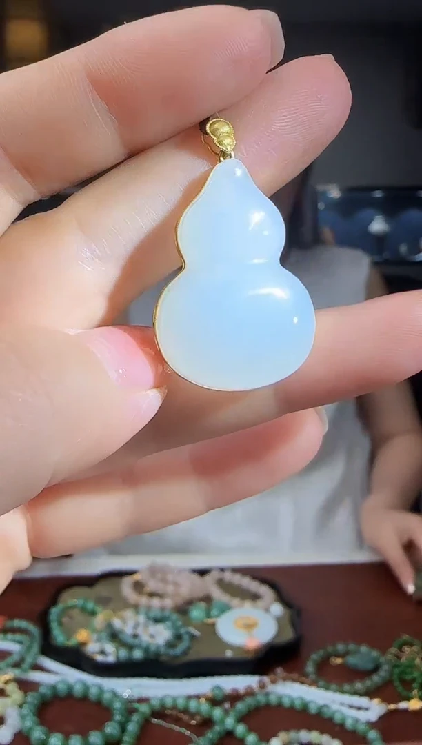 和田玉18K金镶嵌吊坠(不含链)1