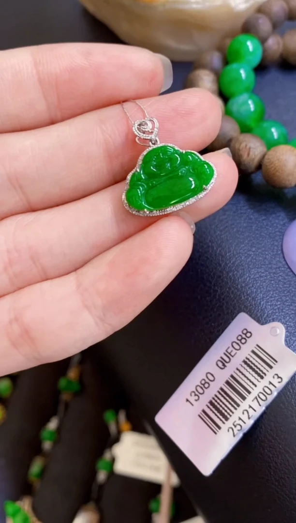 颈饰18K金镶嵌翡翠佛公