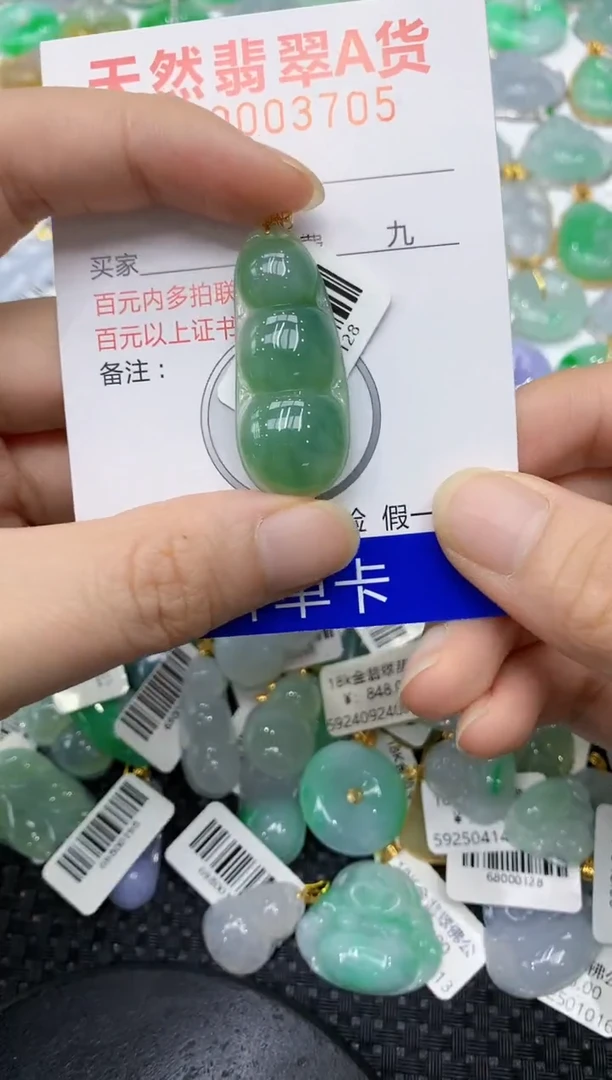 翡翠18K金镶嵌颈饰1111111111