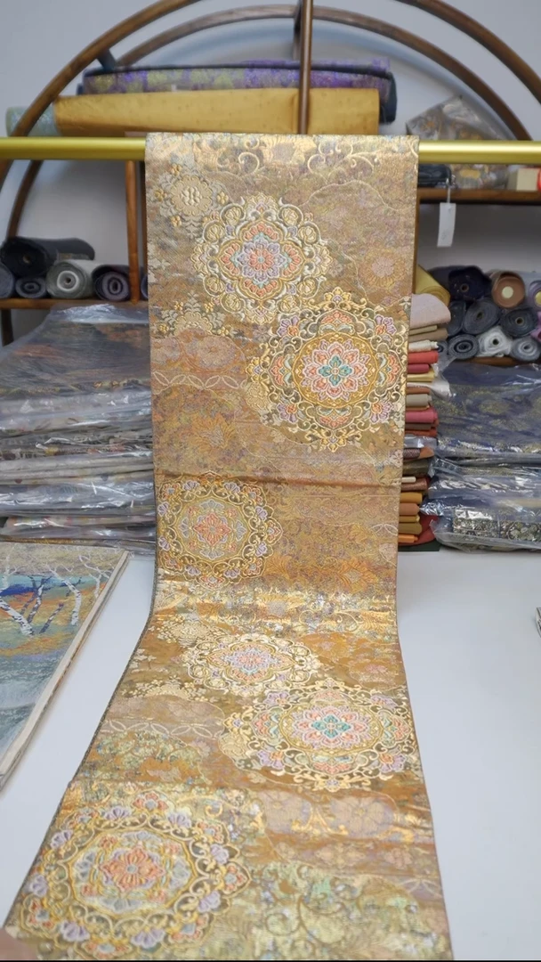 织绣28辉煌缀宝相花