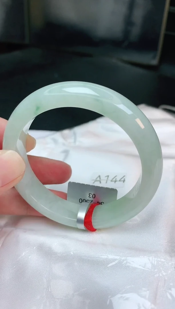 【闪购商品】翡翠手镯未镶嵌缅甸天然A货翡翠