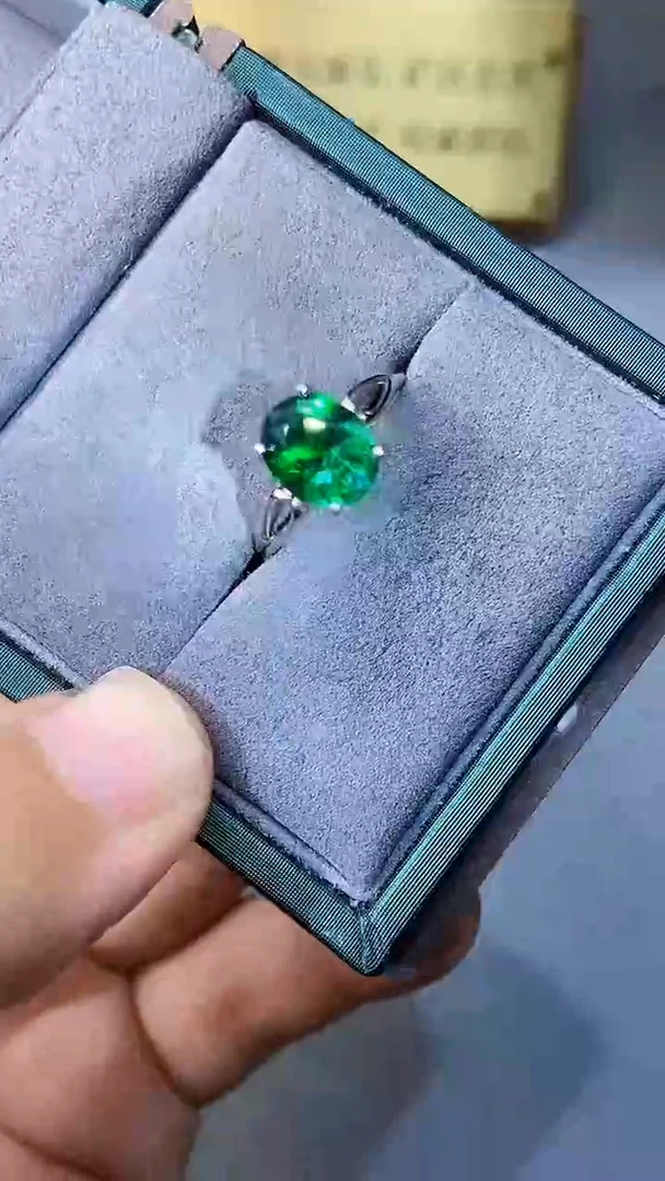 【闪购商品】透辉石耳饰银S925镶嵌354