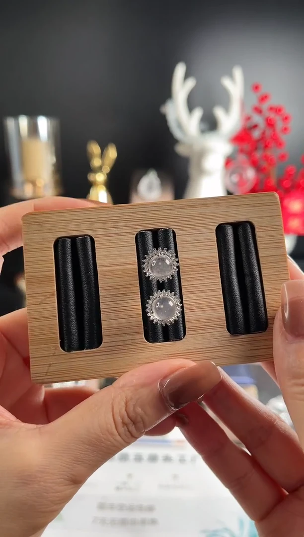 【闪购商品】石英质玉耳钉未镶嵌落落清欢