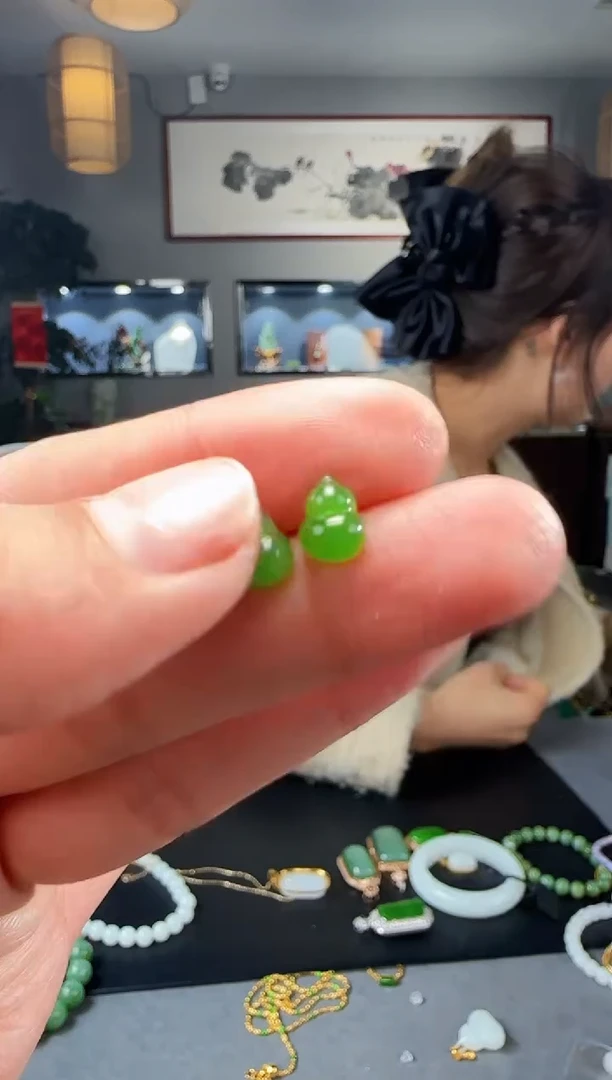 【闪购商品】和田玉耳钉18K金镶嵌1