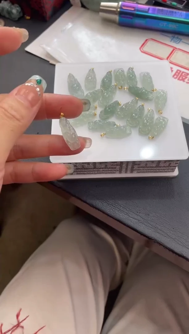 吊坠(不含链)18K金镶嵌翡翠多样性发一