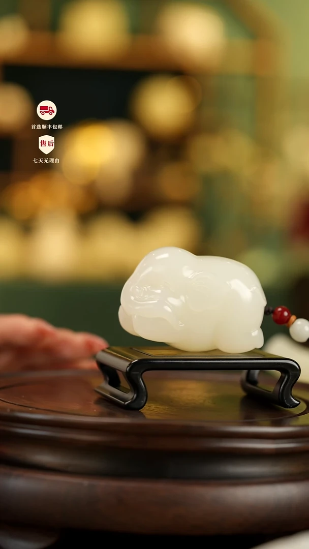 云南石竹叶青雕刻：吉象纳福把件摆件