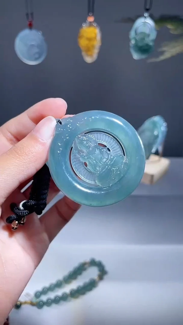 颈饰未镶嵌翡翠观音