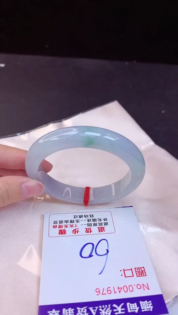 【闪购商品】翡翠手镯未镶嵌60+