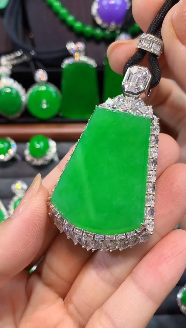 吊坠(不含链)18K金镶嵌翡翠无事牌