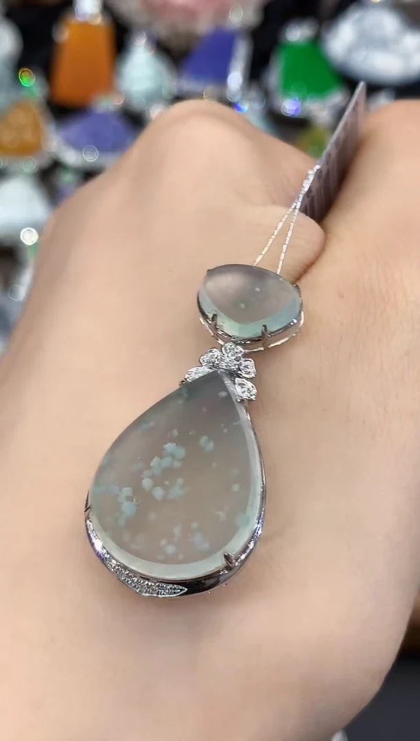 吊坠(不含链)18K金镶嵌翡翠C90