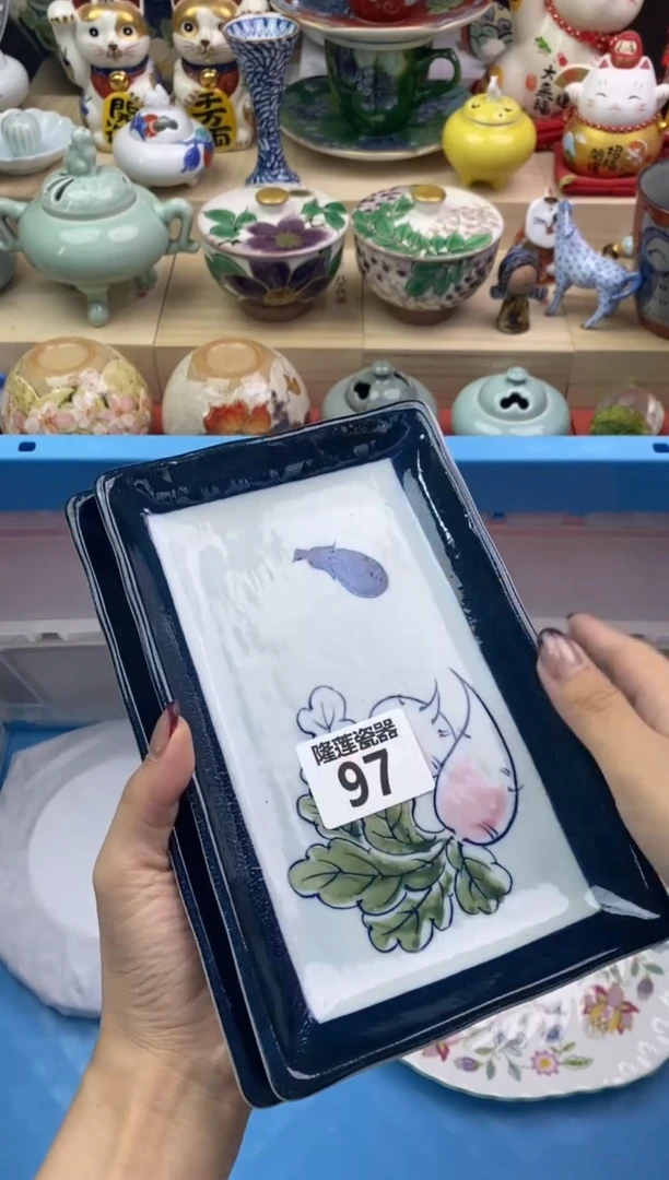 瓷片依**雪隆莲瓷器欢迎大家