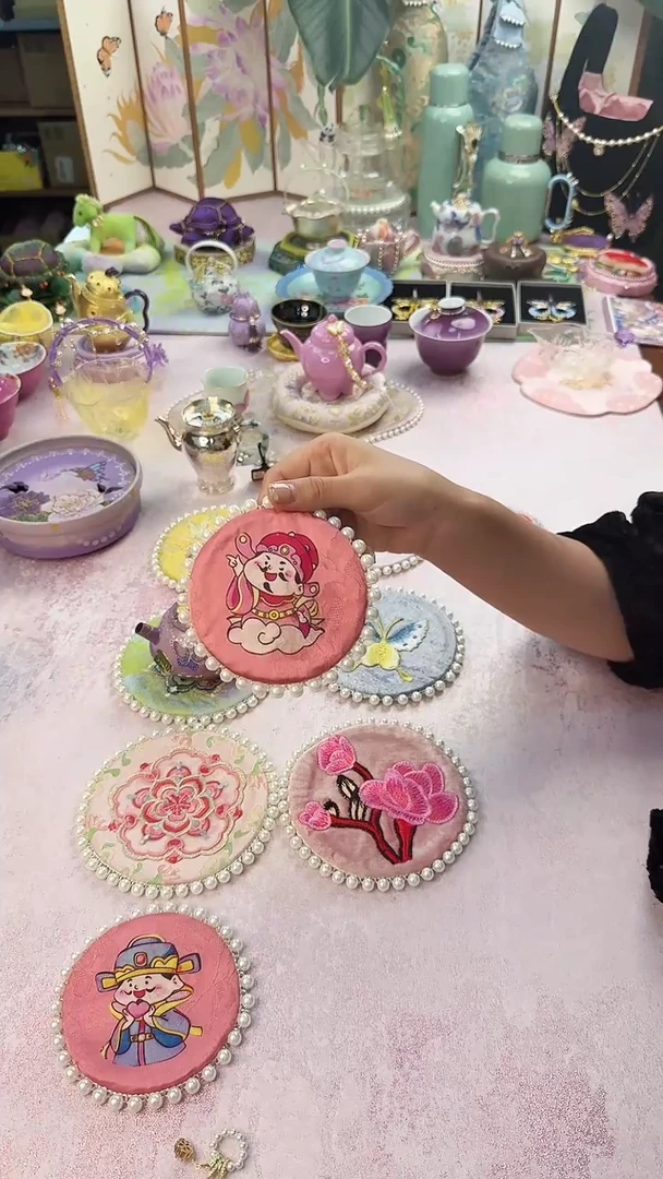 105小财神钉珠杯垫