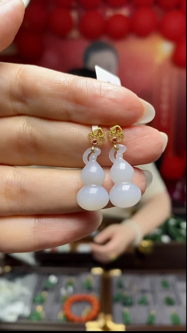 吊坠(不含链)18K金镶嵌和田玉多样性发货发其一