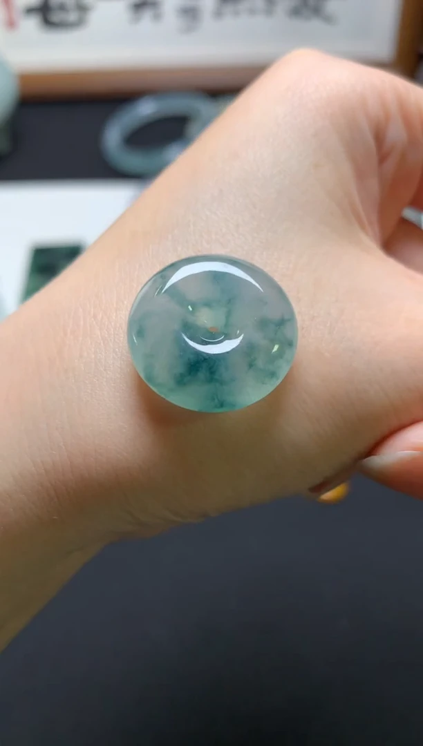 未镶嵌定制翡翠南**： 1037652647