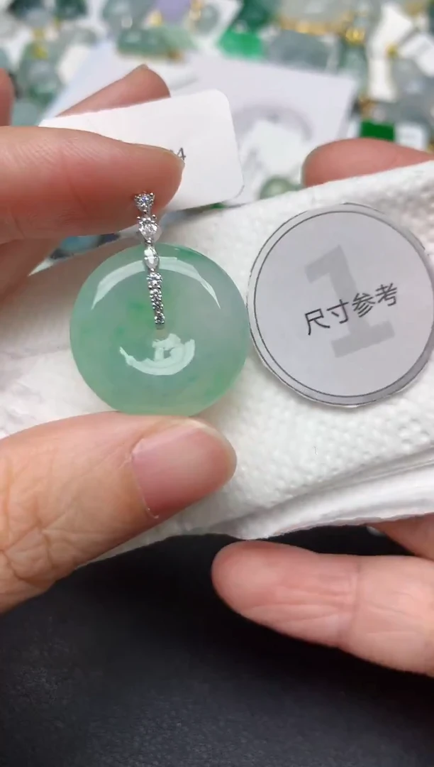 颈饰18K金镶嵌翡翠天然缅甸A货翡翠