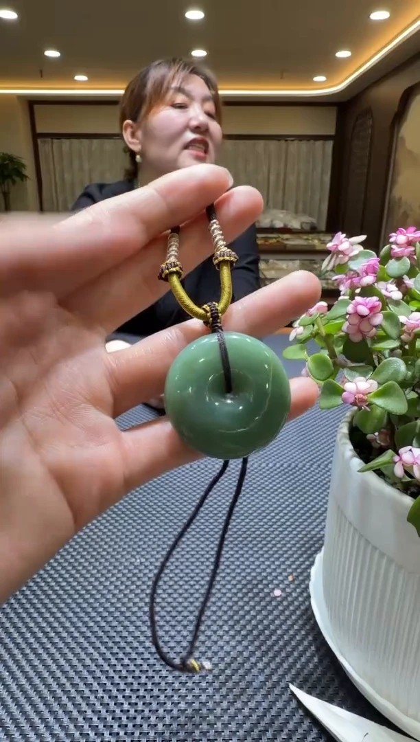 颈饰未镶嵌和田玉挂件