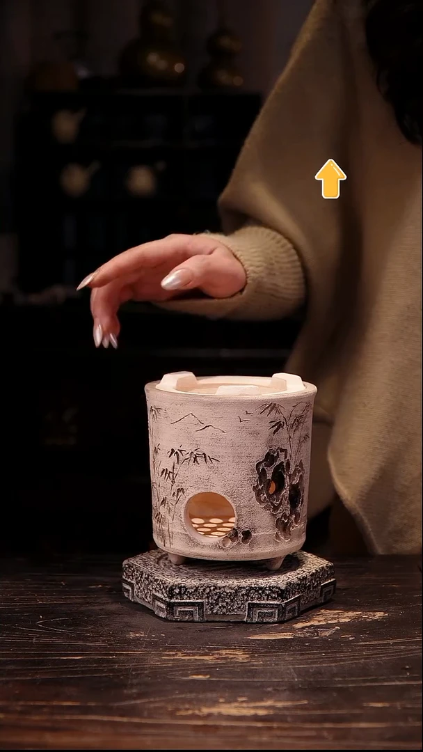 纯手工白泥三足雕刻炉