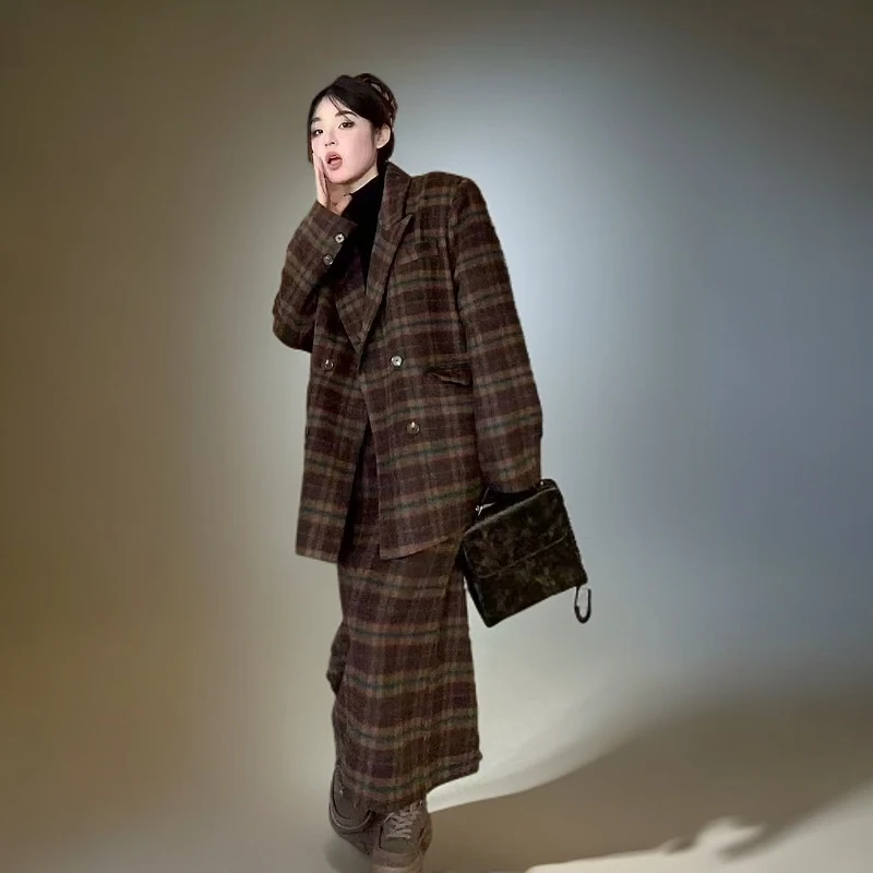 2024冬季法式复古御姐风格子西装外套+高腰开叉半身裙两件套