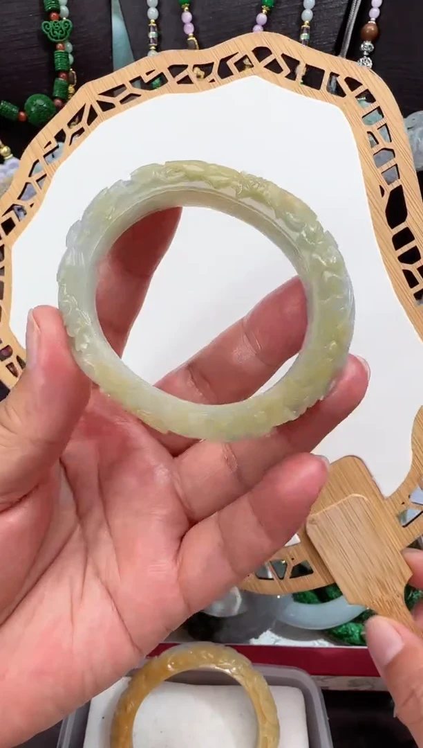 未镶嵌定制翡翠素***河手镯