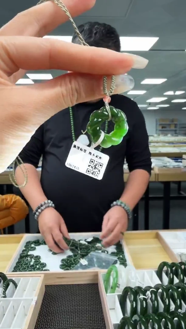 颈饰未镶嵌和田玉甜甜圈吊坠