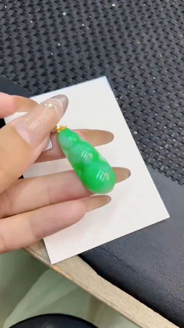 颈饰18K金镶嵌翡翠1