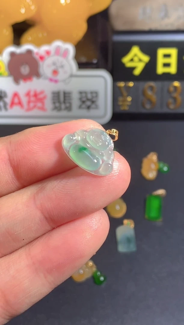 颈饰18K金镶嵌翡翠