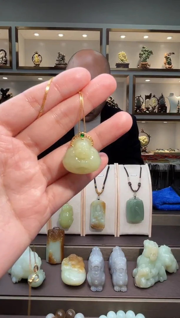 颈饰18K金镶嵌和田玉苏