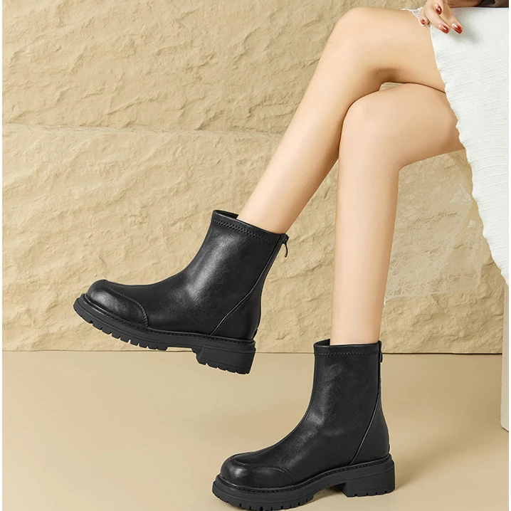 大东女鞋黑色显瘦小短靴2025秋冬百搭靴子女小个子增高时装靴0136