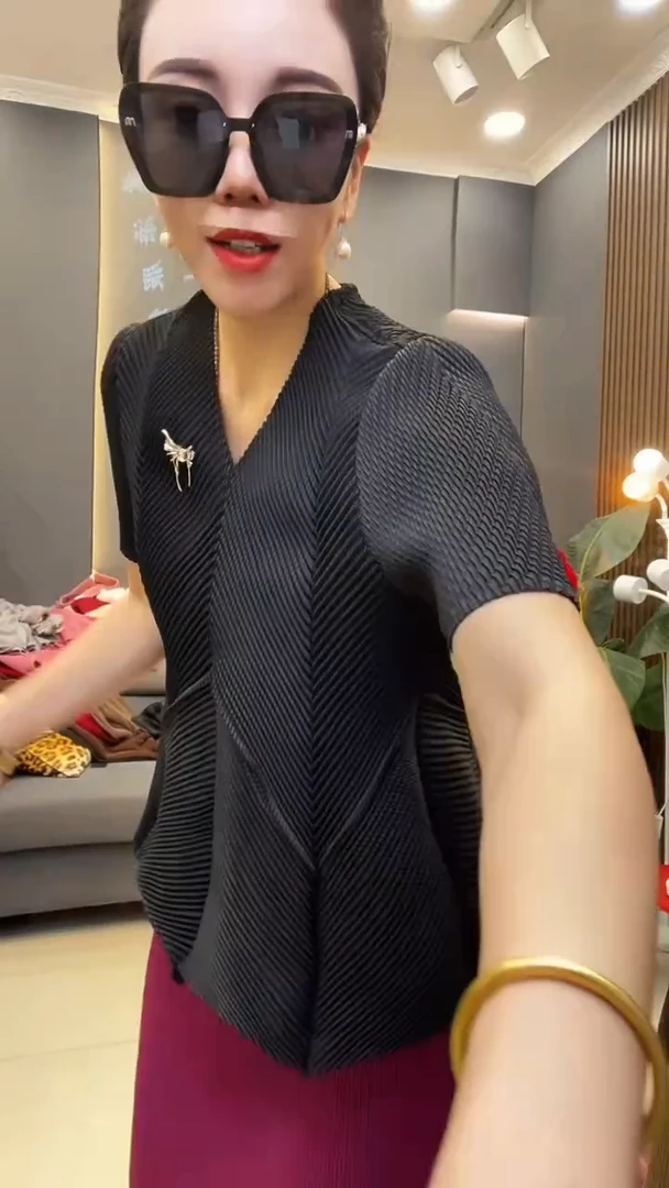 聚酯纤维（涤纶）黑色 蝴蝶针衫