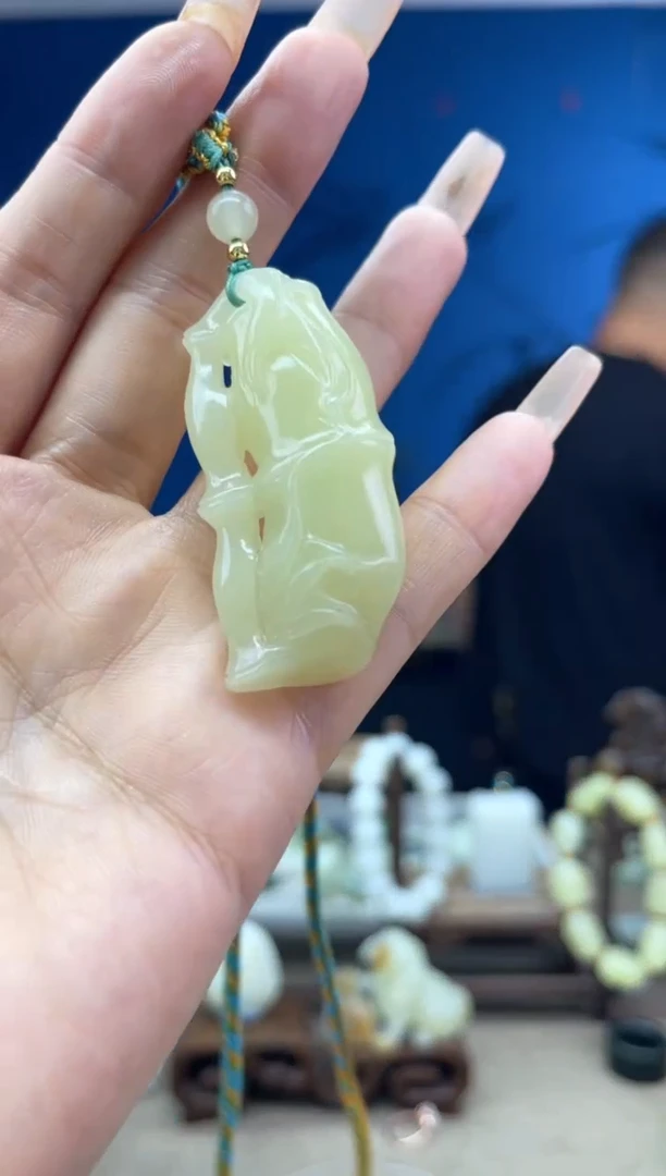 和田玉未镶嵌颈饰1