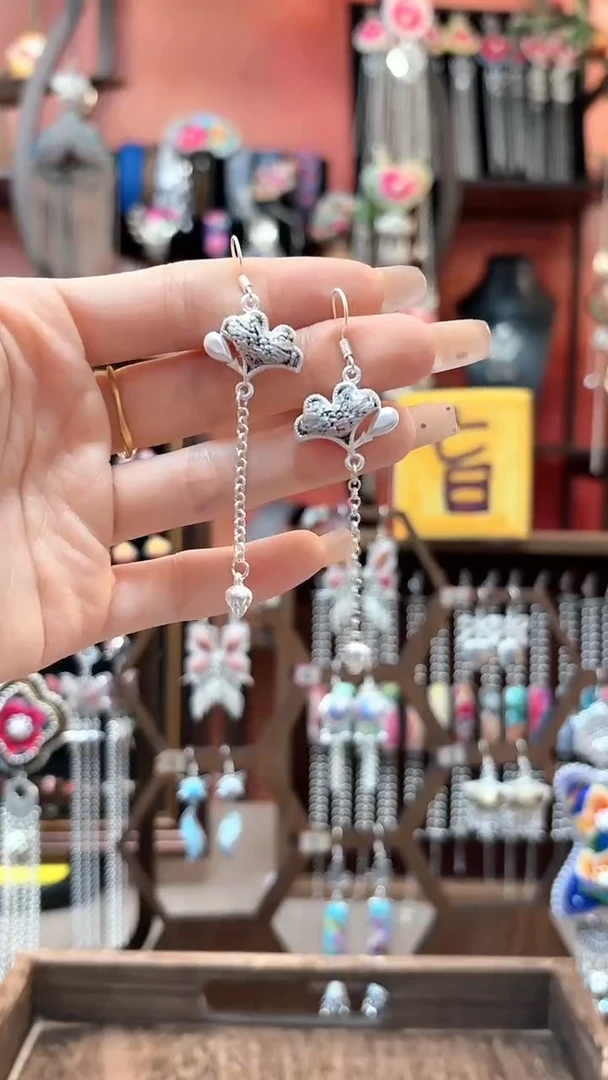 织绣云织谣民族风精美饰品   170