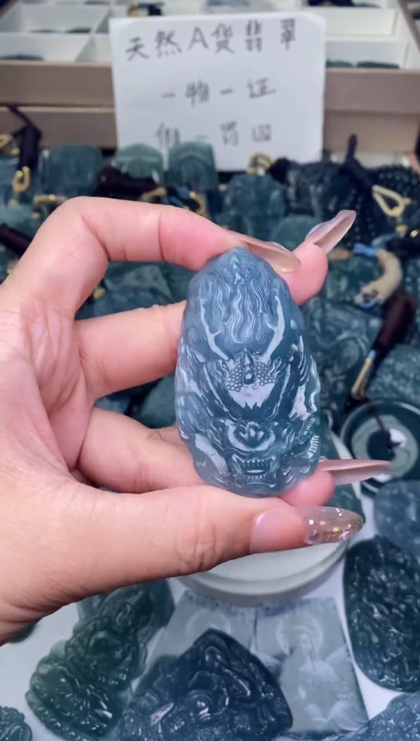 翡翠未镶嵌颈饰