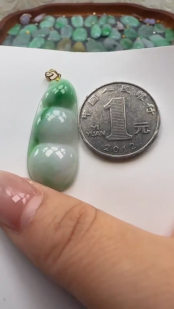翡翠18K金镶嵌吊坠(不含链)豆子