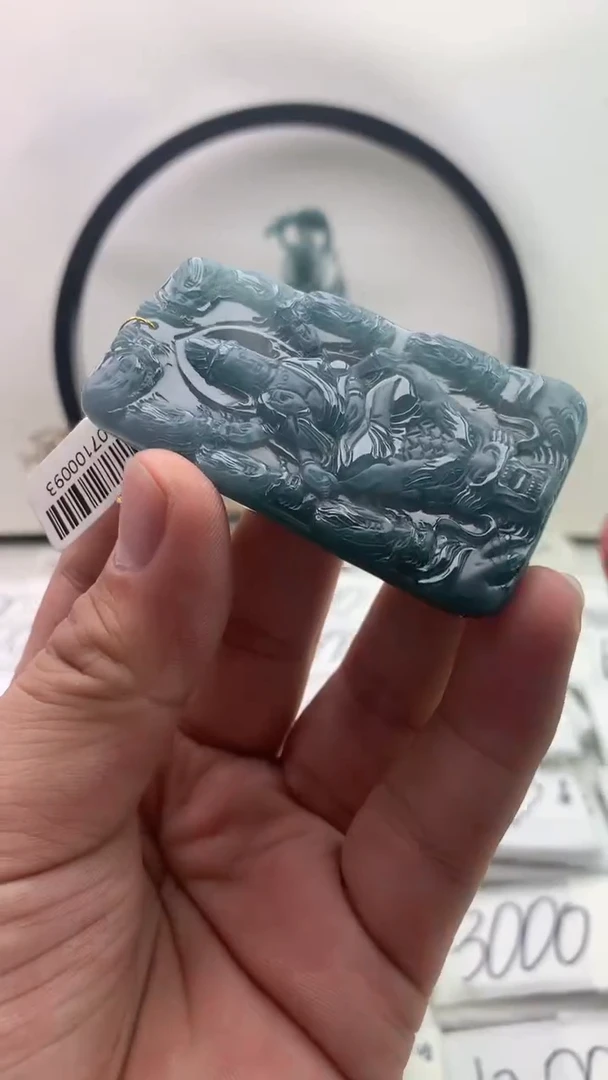 翡翠未镶嵌颈饰千手观音