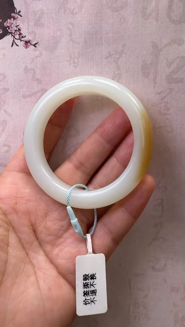 【闪购商品】和田玉手镯未镶嵌一口糖手镯