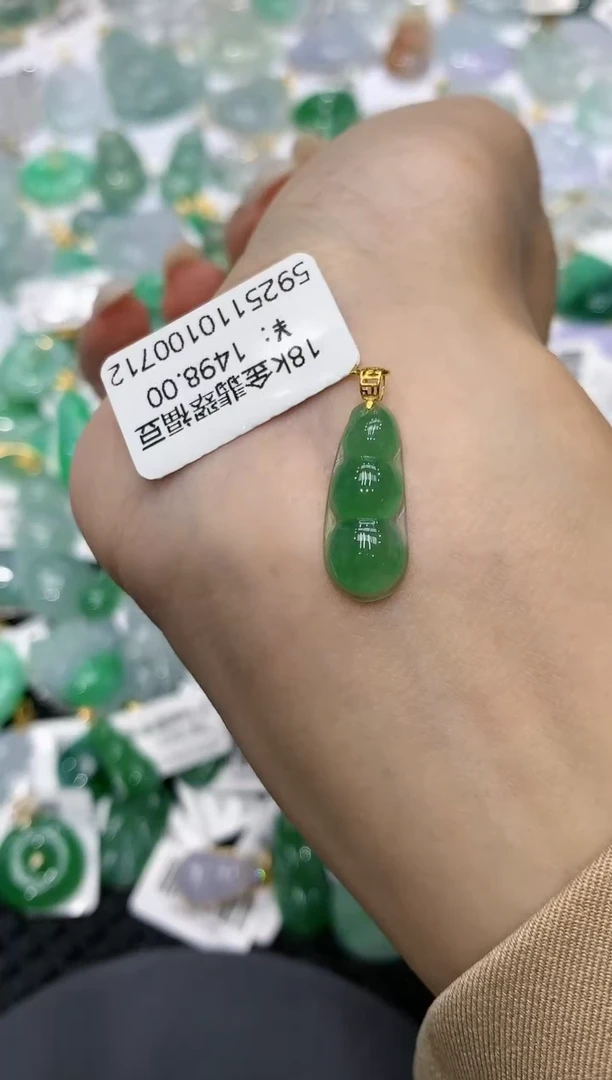 颈饰18K金镶嵌翡翠111111111111