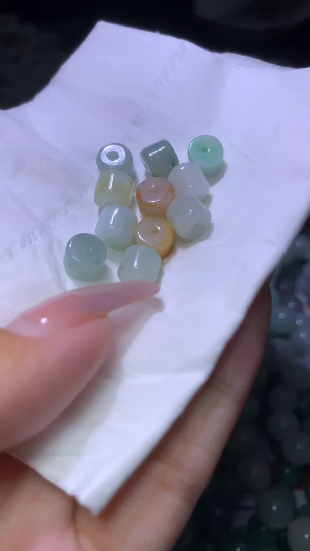 翡翠未镶嵌颈饰MXX014025