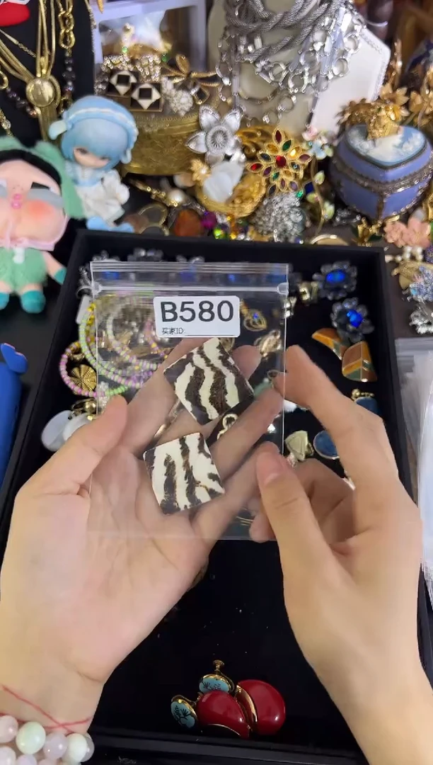 合金无铜合金580 中古首饰都有瑕疵 请确认后在拍！