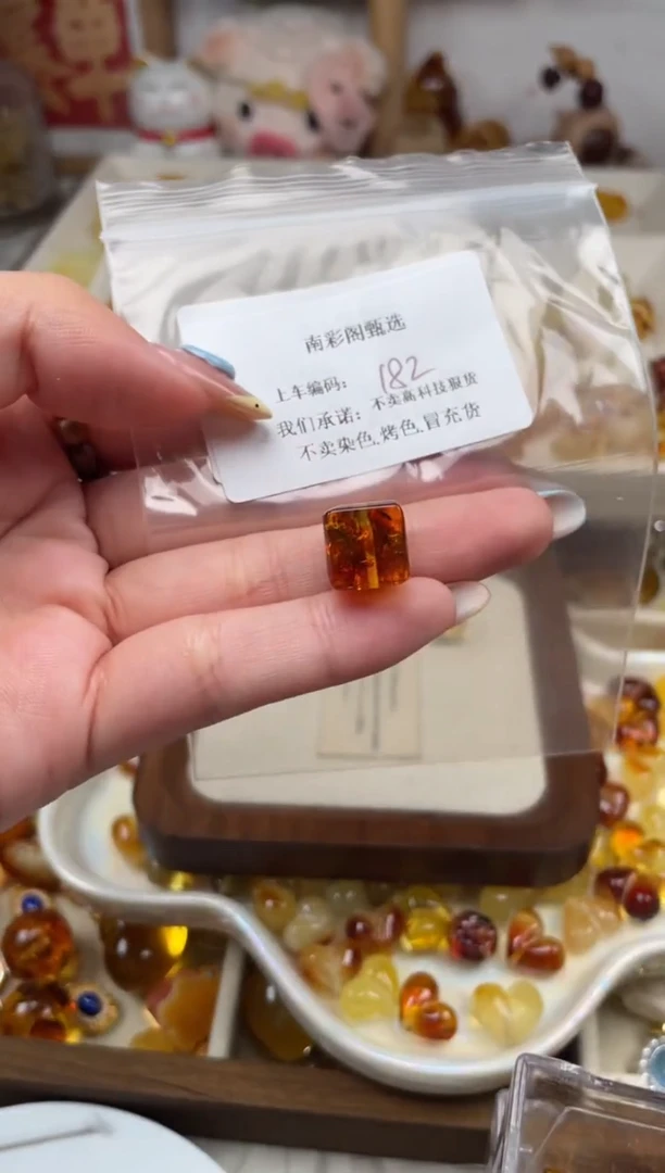 未镶嵌琥珀裸石182，