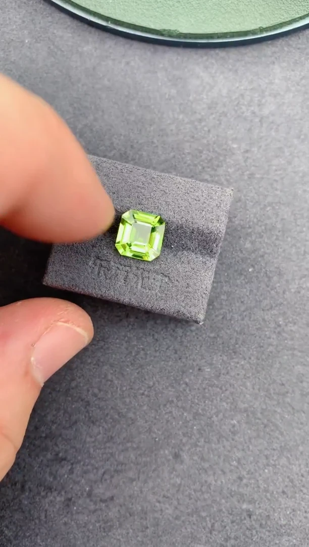 未镶嵌裸石定制橄榄石2.4ct 橄榄石 定制