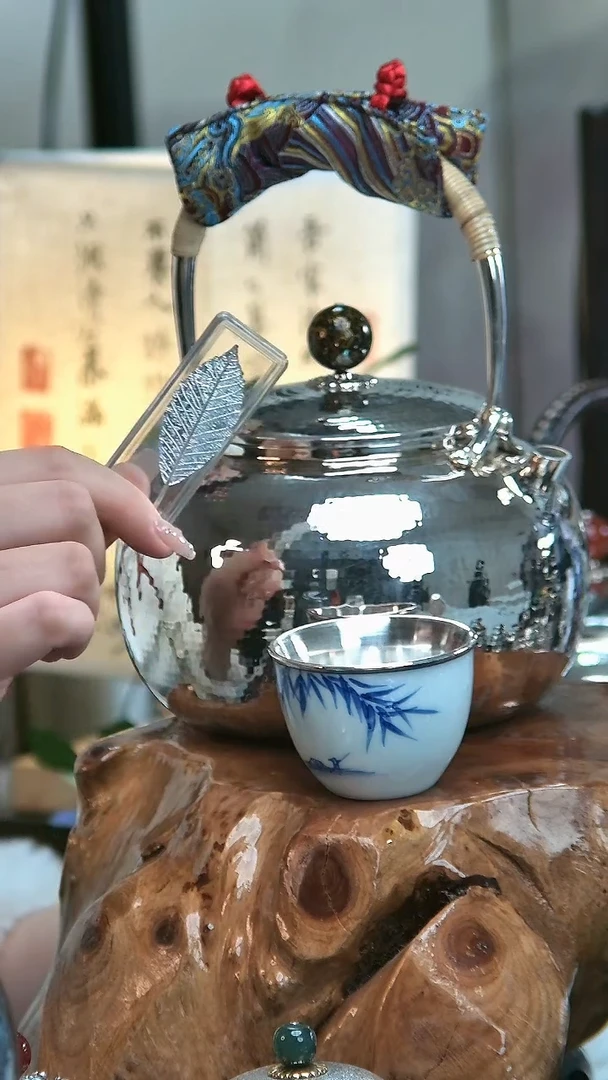 无足银大漆镜面锤纹烧水壶-520g